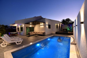 White-Private pool Luxury Villa Eilat